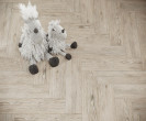 Фото плитки Laparet Oak в интерьере 3